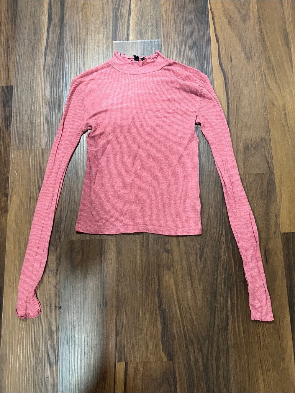 Urban Outfitters Ribbed Mock Ruffle Neck Long Sleeve Top - Coral Pink